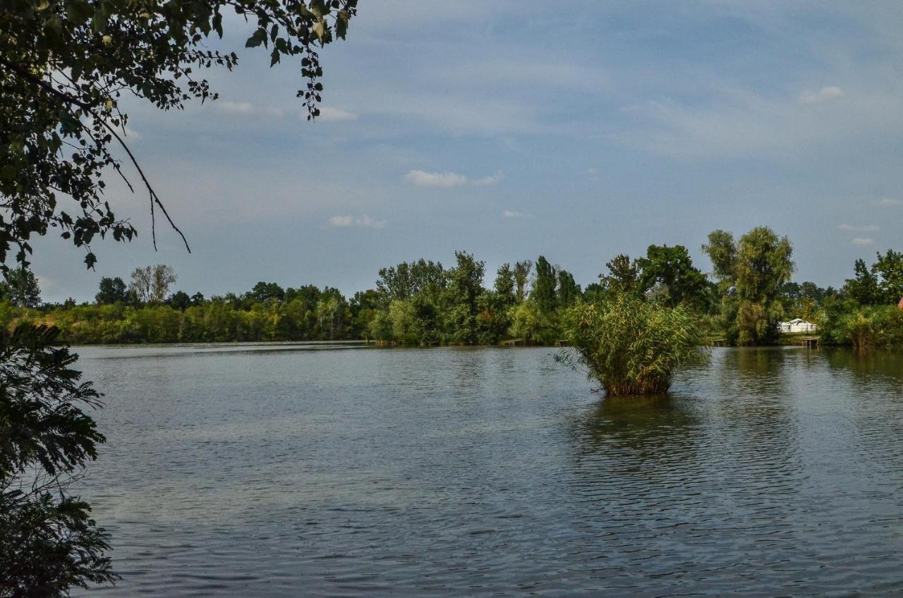 Antal-tavi Fogadó és Horgászparadicsom Szentes Esterno foto