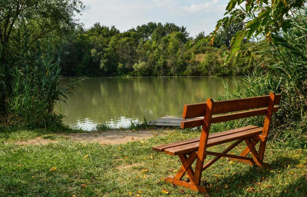 Antal-tavi Fogadó és Horgászparadicsom Szentes Esterno foto