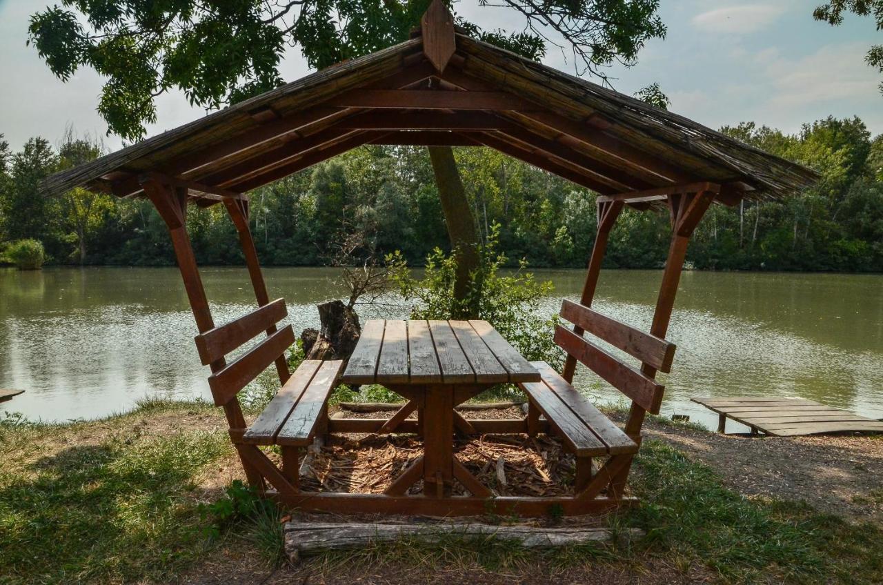 Antal-tavi Fogadó és Horgászparadicsom Szentes Esterno foto