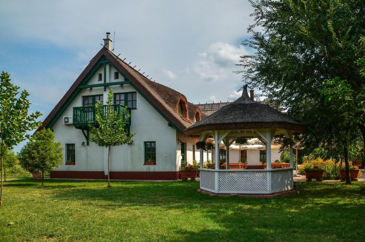 Antal-tavi Fogadó és Horgászparadicsom Szentes Esterno foto