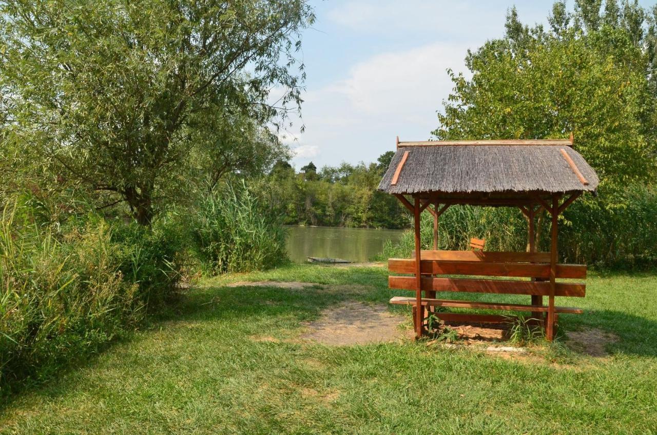 Antal-tavi Fogadó és Horgászparadicsom Szentes Esterno foto
