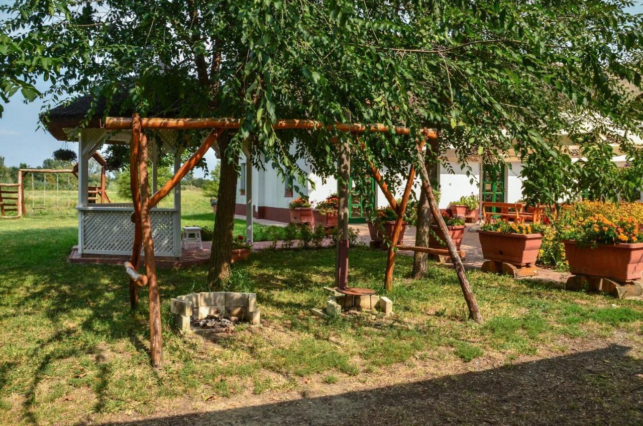 Antal-tavi Fogadó és Horgászparadicsom Szentes Esterno foto