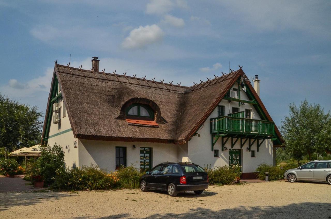 Antal-tavi Fogadó és Horgászparadicsom Szentes Esterno foto